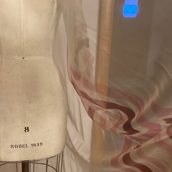 Sheer White and Pink Kaftan - Picture 11 of 15